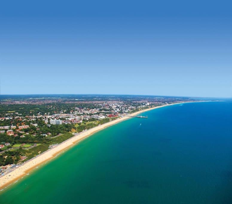 On The Beach Retreat Bournemouth Bagian luar foto